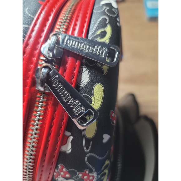 Loungefly Disney Mickey and Minnie Heart‎ Hands backpack main image 6